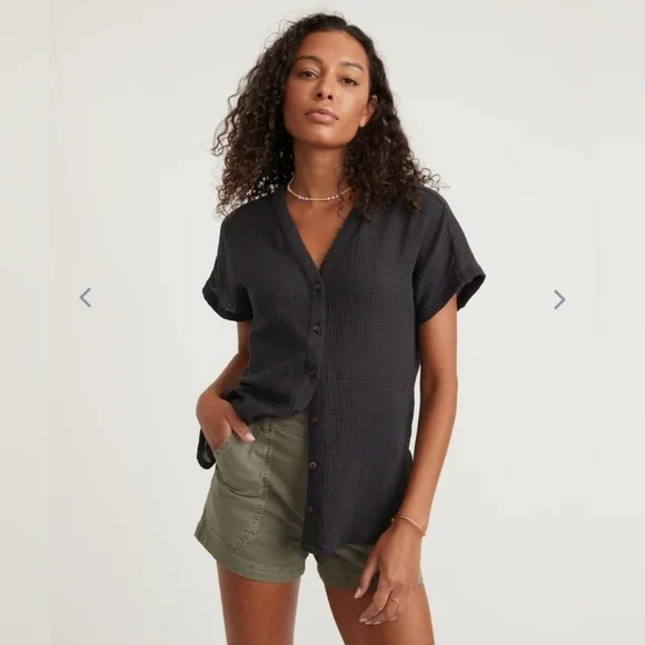 Marine layer Island Short Sleeve Button Down Tunic in Black - Picture 1 of 8